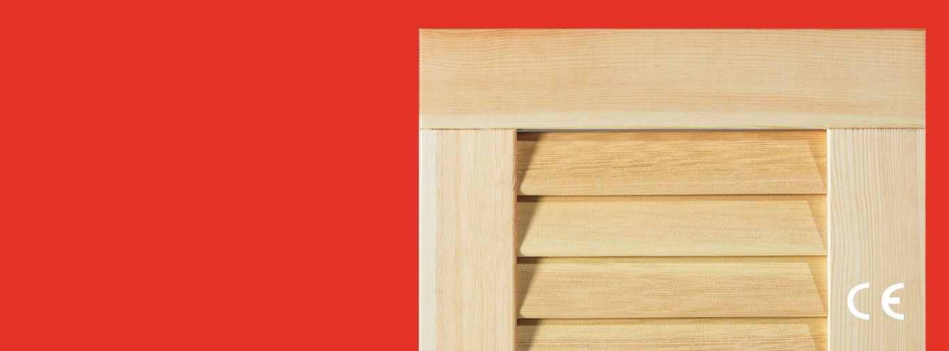 Fensterladen auf rotem Hintergrund