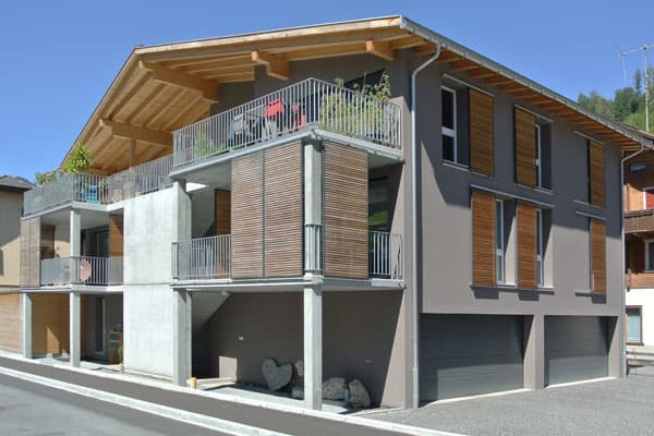 Mehrfamilienhaus in Jenaz